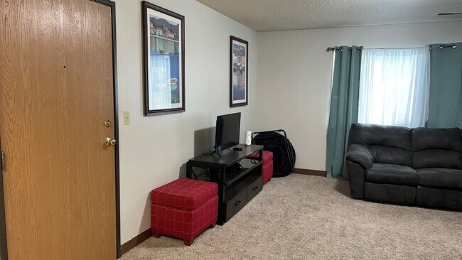 Foto del edificio - 2458 Lakeside Dr