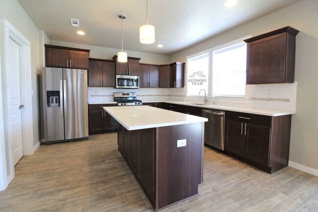 Foto del edificio - 563 Roslyn Ct