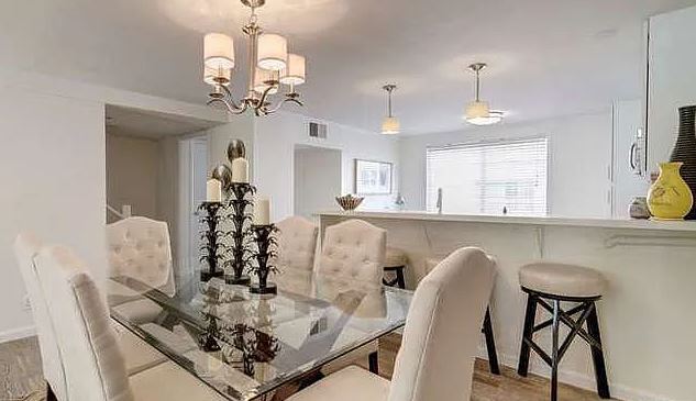 Foto del edificio - 342 N Clybourn Ave