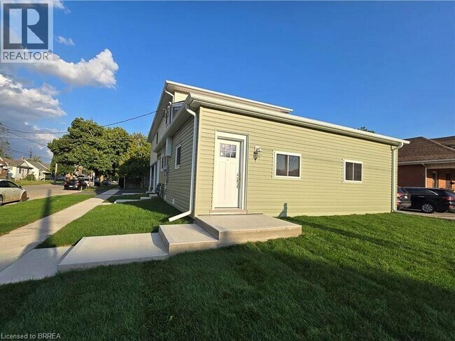 Building Photo - 289 Chatham St