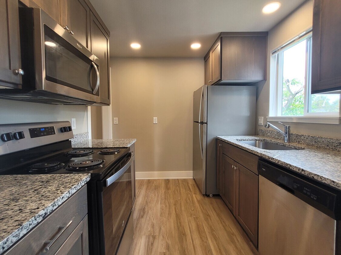 Foto principal - Newly Remodeled 2-Bedroom, 1-Bath Close to...