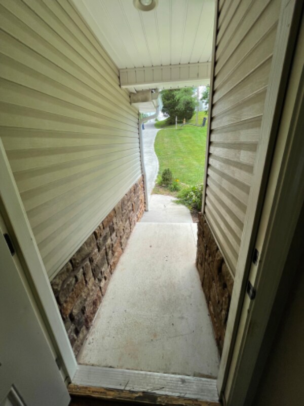 Building Photo - 228 Vanover Ln