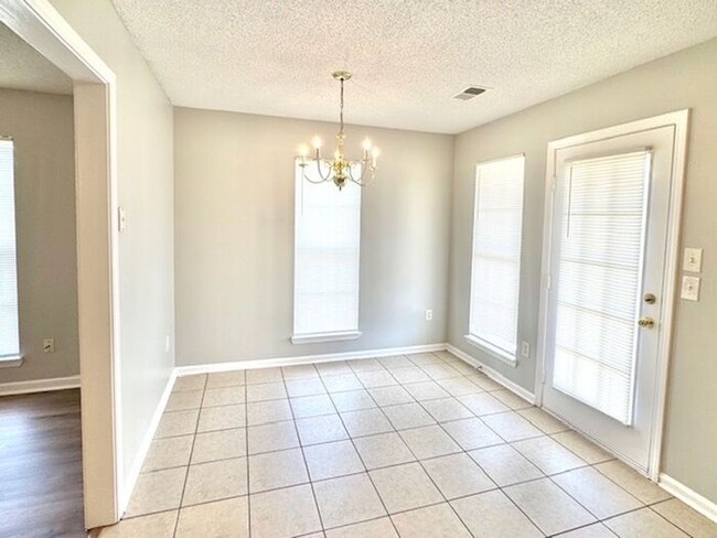 Building Photo - Now Leasing a 3-bedroom 2.5 bath with Larg...