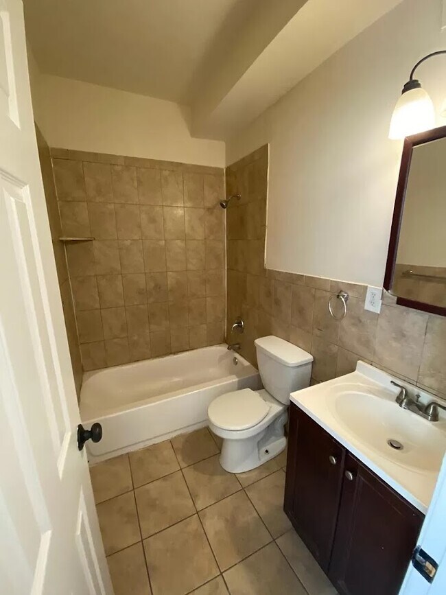 Foto del edificio - 77 Brookdale Ave