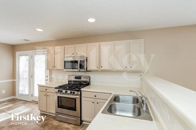 Building Photo - 1221 Andrews Dr