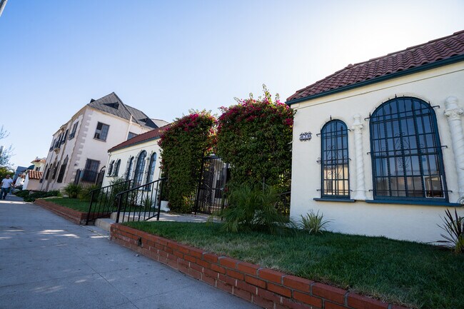 Building Photo - 639 N Spaulding Ave