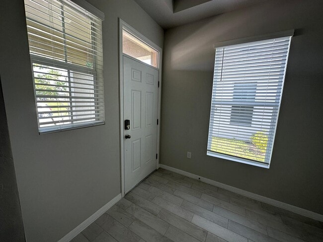 Building Photo - 826 Friendship Cir