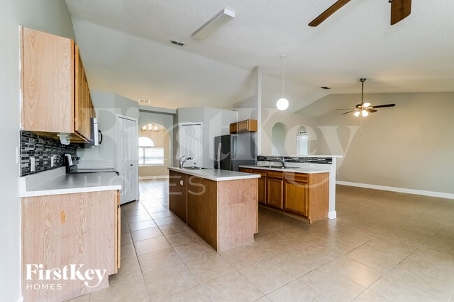 Building Photo - 129 Aurora Ln