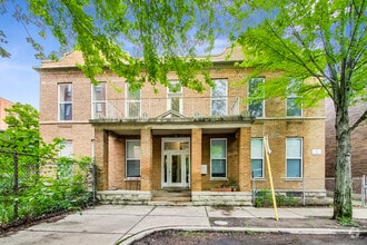 Building Photo - 2323 N Cambridge Ave