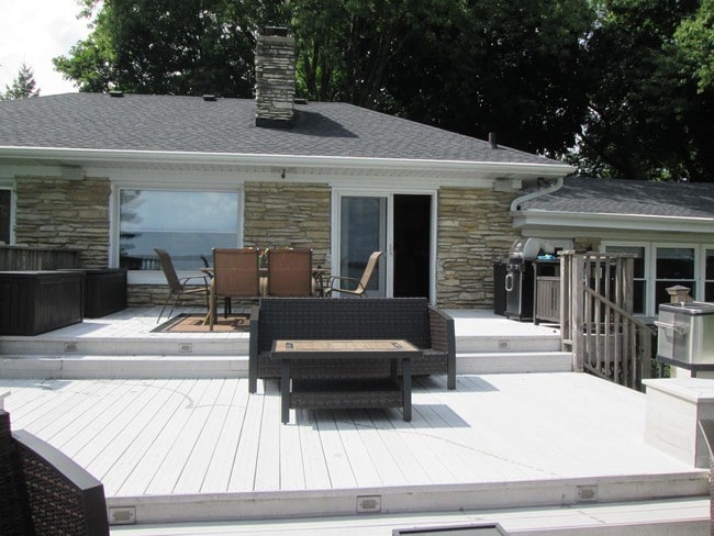 Building Photo - Oconomowoc - Lake Front 3 Bedroom House