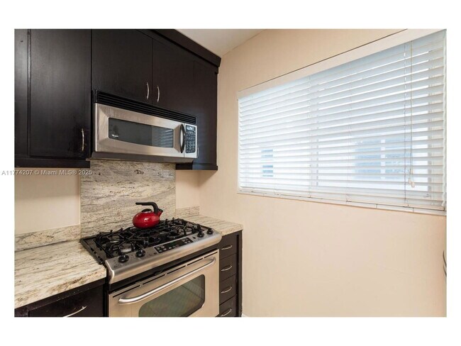 Foto del edificio - 1335 15th St