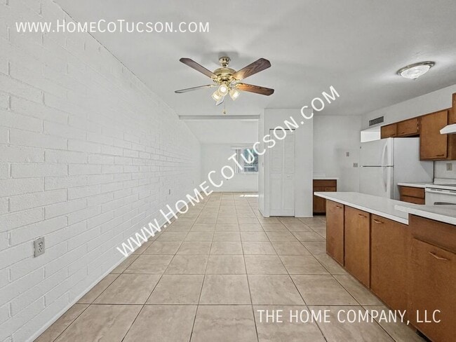 Building Photo - 1319 E Louisiana Dr