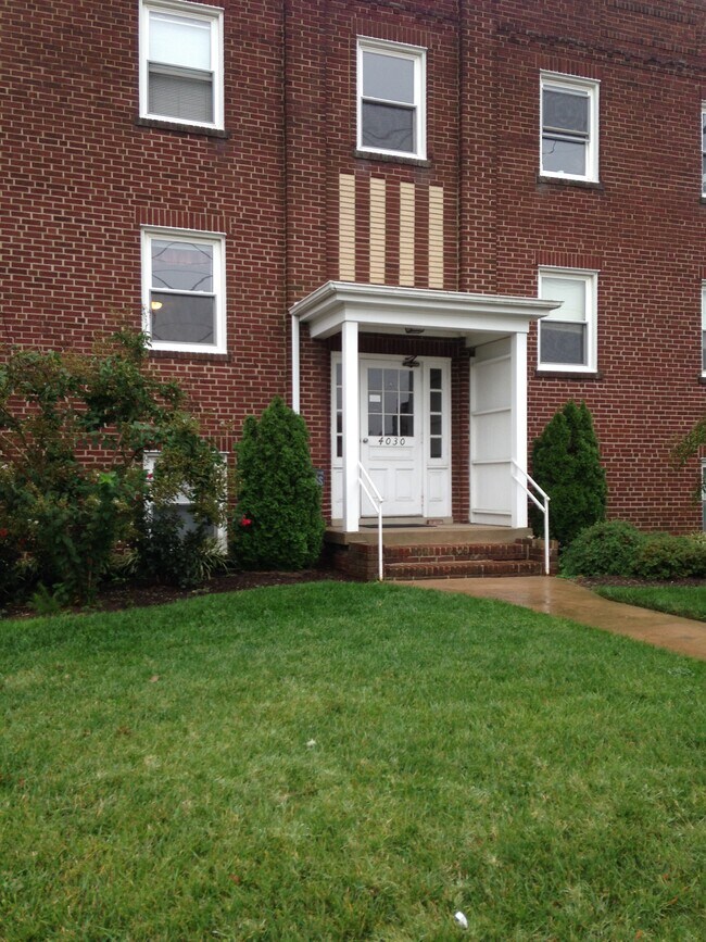 Foto del edificio - 4030 Washington Blvd