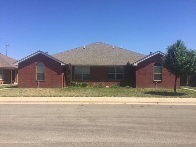 Primary Photo - 3210 109th St