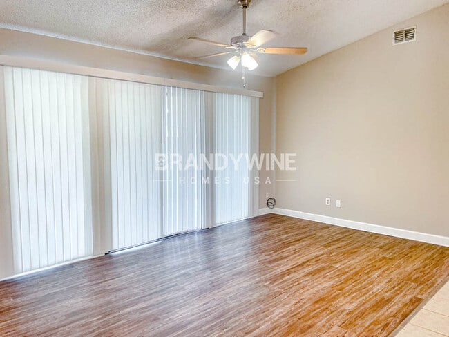 Building Photo - **1 MONTH FREE RENT**