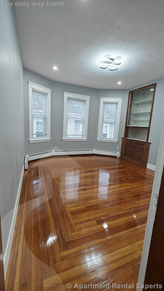 Building Photo - 56 Lambert St