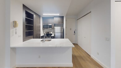 Interior Photo - 10 Hanover Square