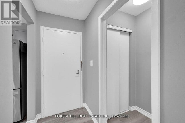 Building Photo - 494 Elgin St W