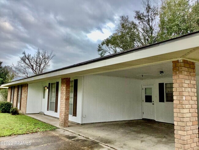 Building Photo - 212 Claymore Dr