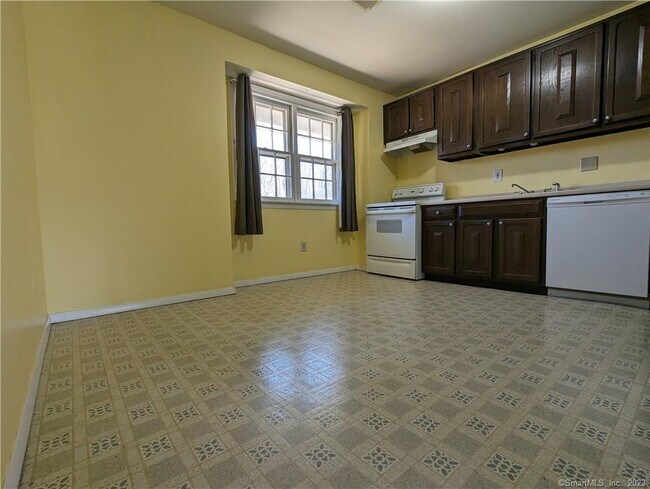 Foto del edificio - 8 Bradley Cir