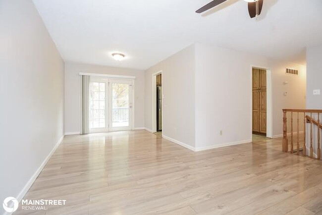 Building Photo - 4006 Manhattan Ave, St Peters, MO 63376