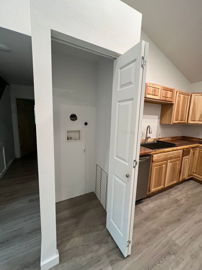 Building Photo - 3 Bedroom home for rent / Water holding ta...
