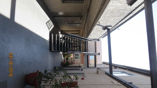 Building Photo - 1205 N Ross St