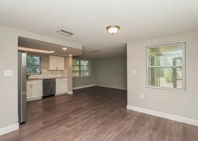 Foto del edificio - 9405 Gray Fox Ln