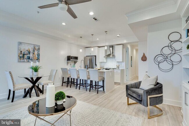 Foto del edificio - 1308 L St SE