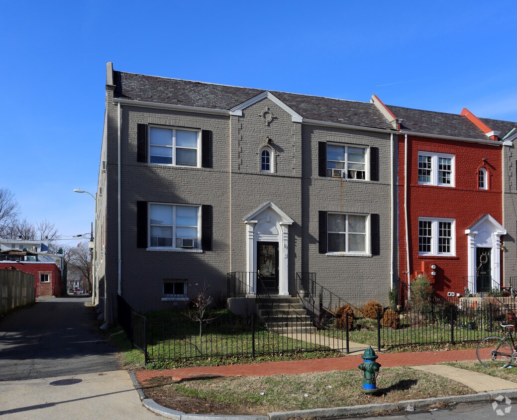 Primary Photo - 723 12th St SE