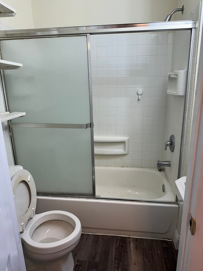 Building Photo - 425 W Service Rd N