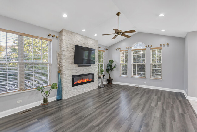 Foto del edificio - 686 N Hidden Prairie Ct