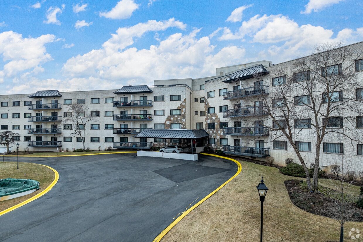 Primary Image - Forest Villa Condominiums