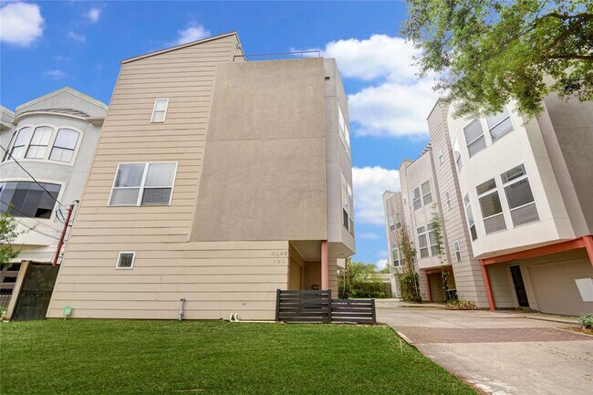 Foto del edificio - 4243 Purdue St