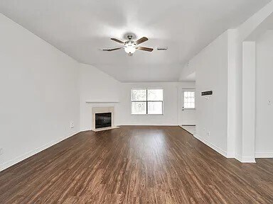 Foto del edificio - 16122 Cypress Point Dr