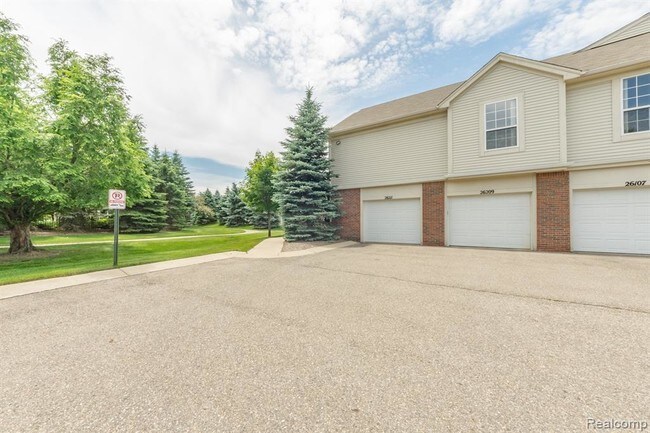 Building Photo - 26211 Chesapeake Cir