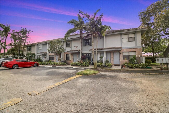 Foto del edificio - 9891 Riverside Dr