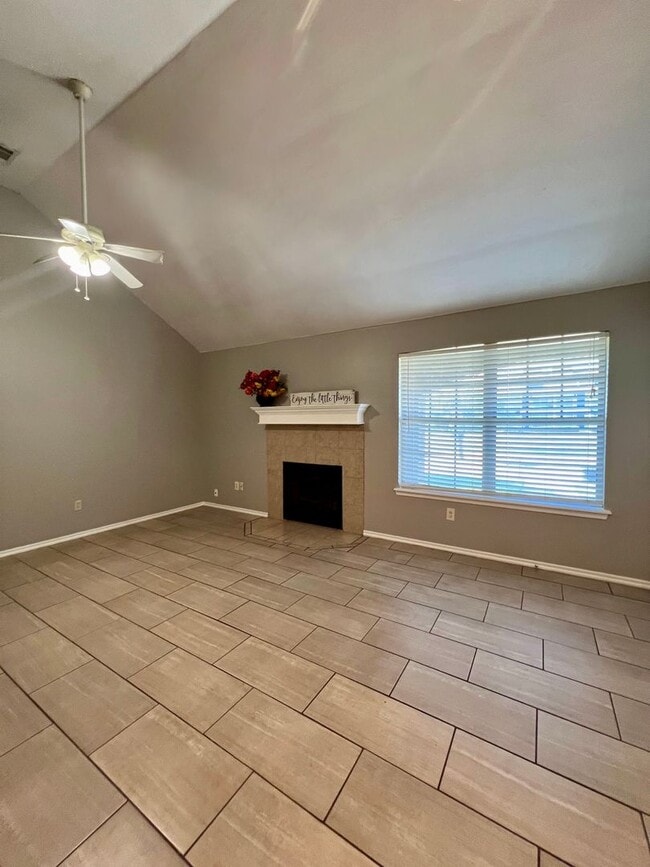Building Photo - Renovated 3 bd/2 bath Home with 2-car Garage