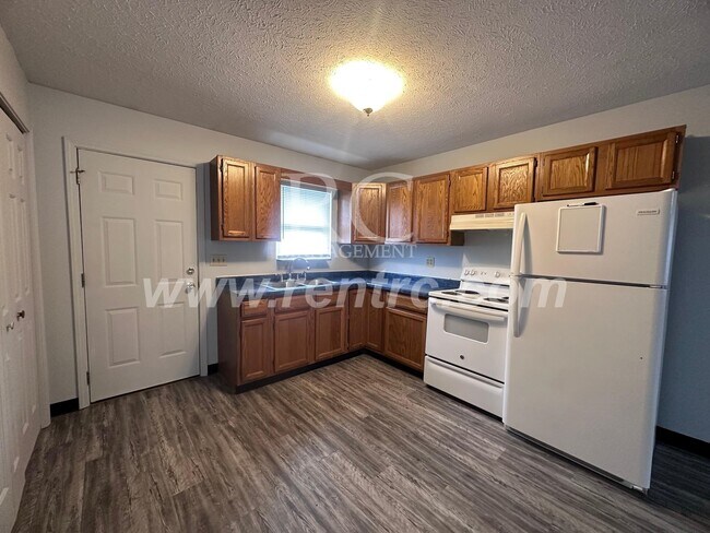 Building Photo - 1002-5 Glendale-