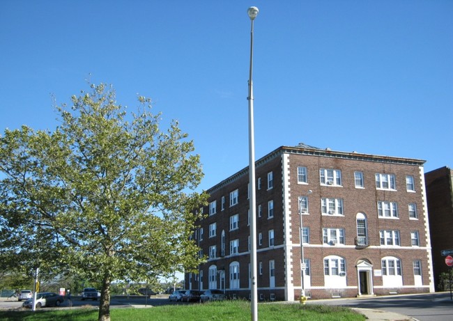 Building Photo - The Chestnut Street Apartments