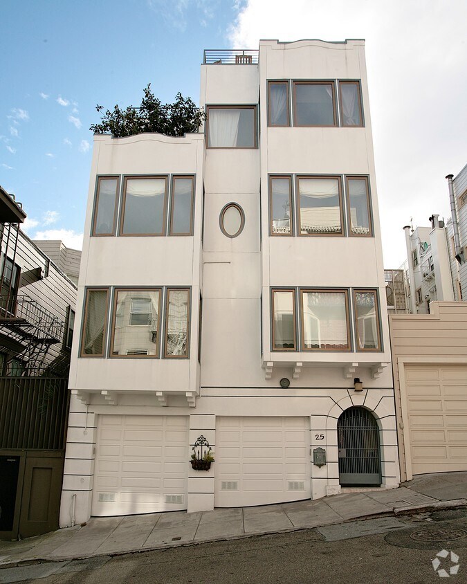 Building Photo - 25-29 Pleasant St