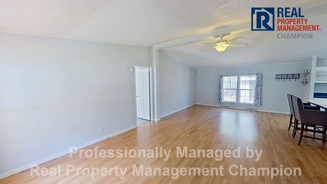 Building Photo - Charming Home in Quiet Neighborhood Near Monkey Junction