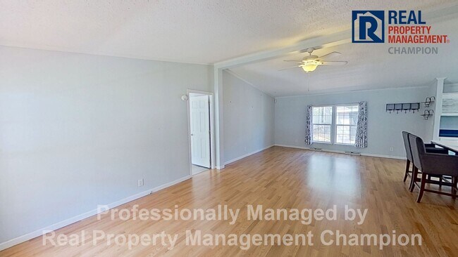 Foto del edificio - Charming Home in Quiet Neighborhood Near Monkey Junction