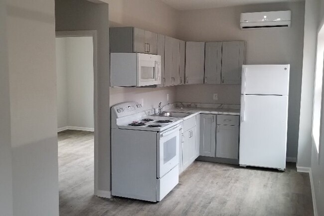 Kitchen - 3182 W 25th St