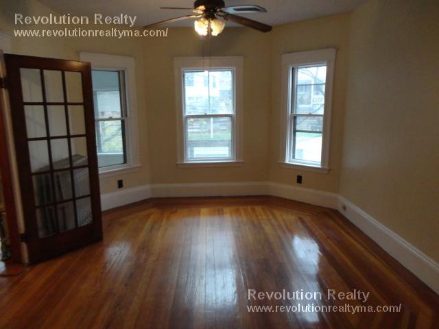 Foto del edificio - 14 Powder House Blvd