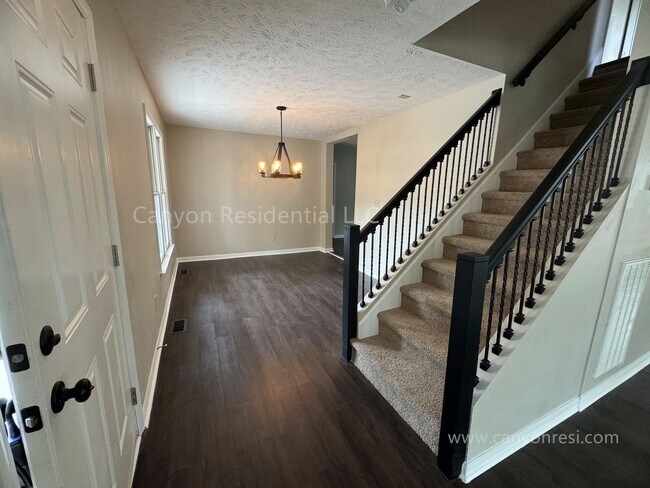 Foto del edificio - Distinctive Corner Lot Home in Hamilton on...