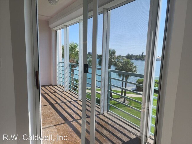 Building Photo - 2 br, 2 bath House - 8040 Sailboat Key Blv...