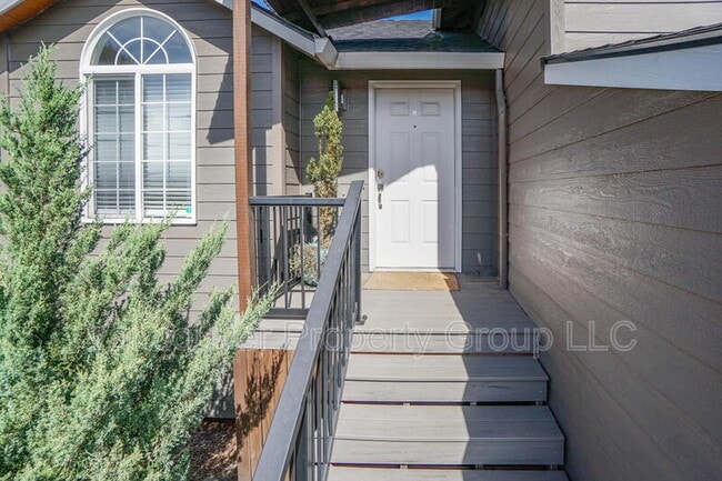 Building Photo - 5611 NE 48th Ave