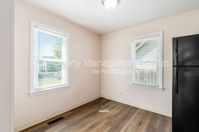 Foto del edificio - 3233 Hiawatha St