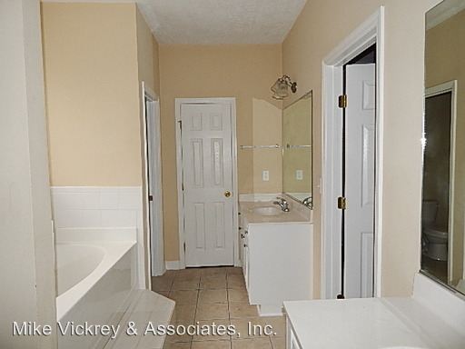 Building Photo - 609 Archard Dr